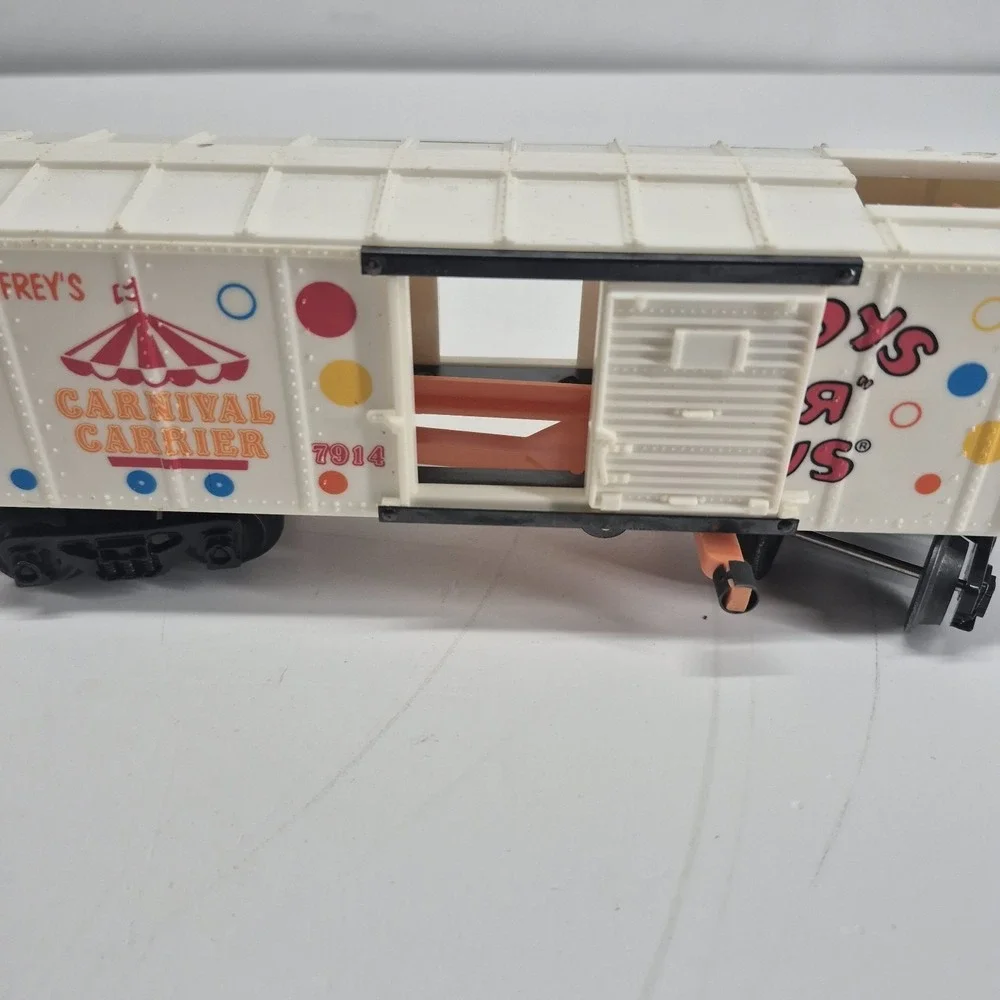 Lionel Toys R Us Geoffreys Carnival Carrier